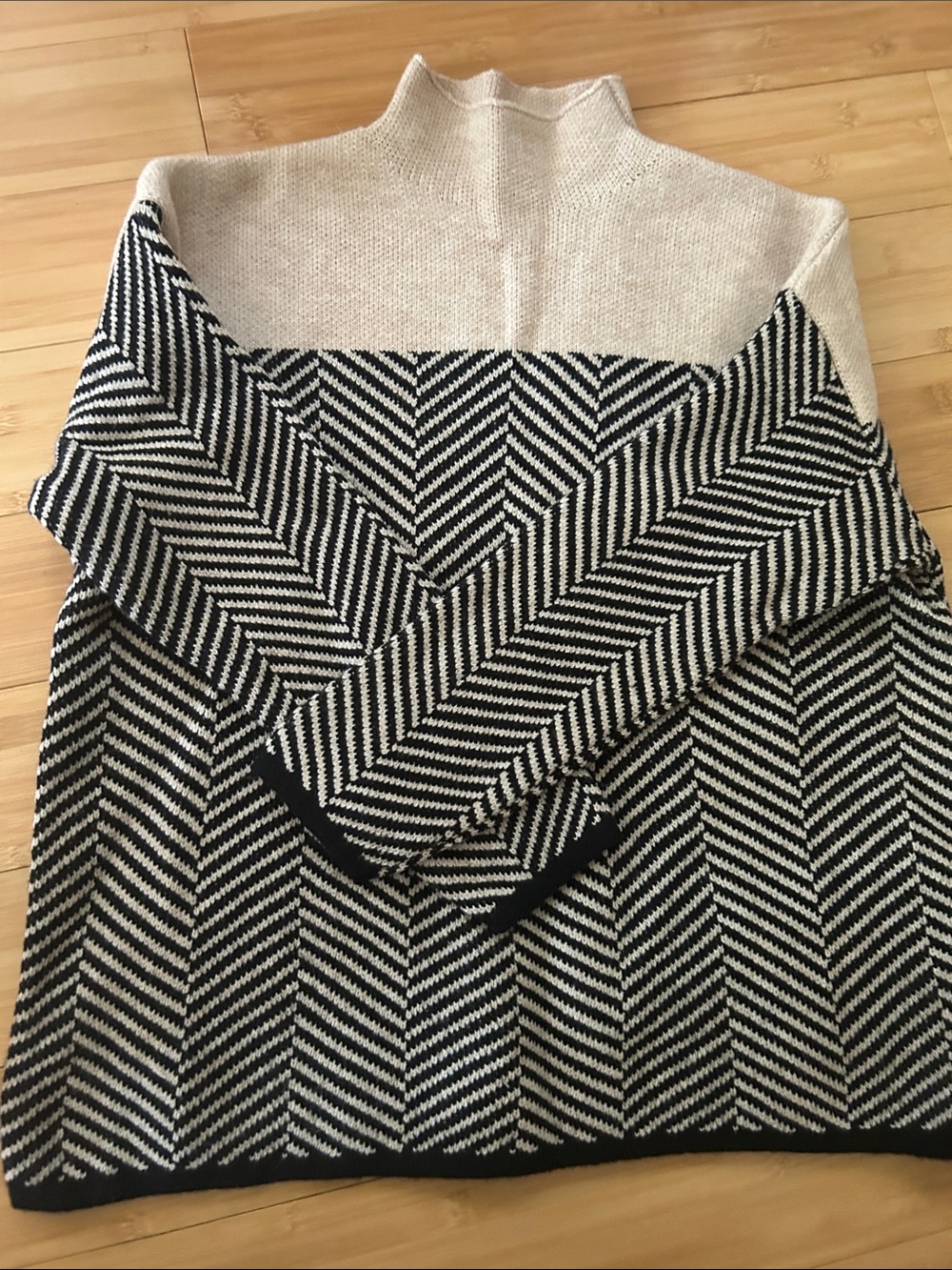 Black & Cream Chevron Knit Sweater NWOT
